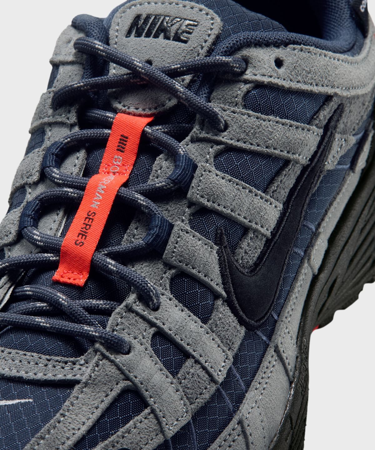 나이키(NIKE) P-6000 CORDURA® M - 썬더 블루:스텔스:브라이트 크림슨:블랙 / IQ6449-400