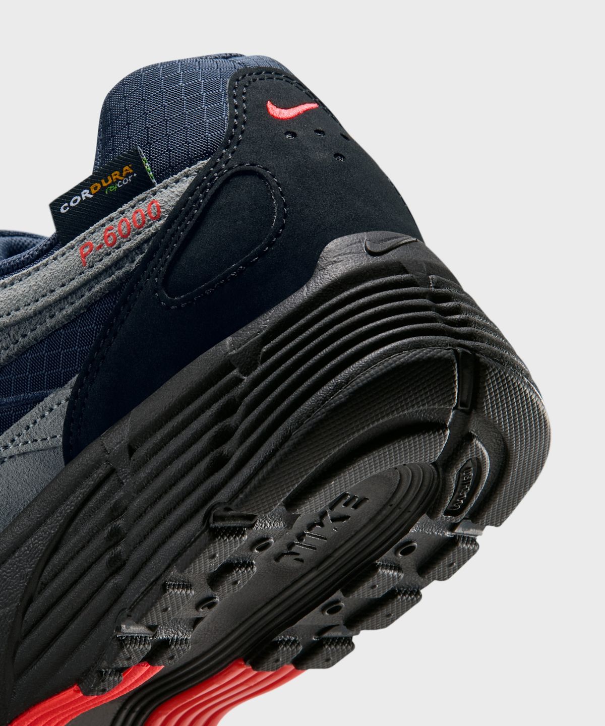 나이키(NIKE) P-6000 CORDURA® M - 썬더 블루:스텔스:브라이트 크림슨:블랙 / IQ6449-400