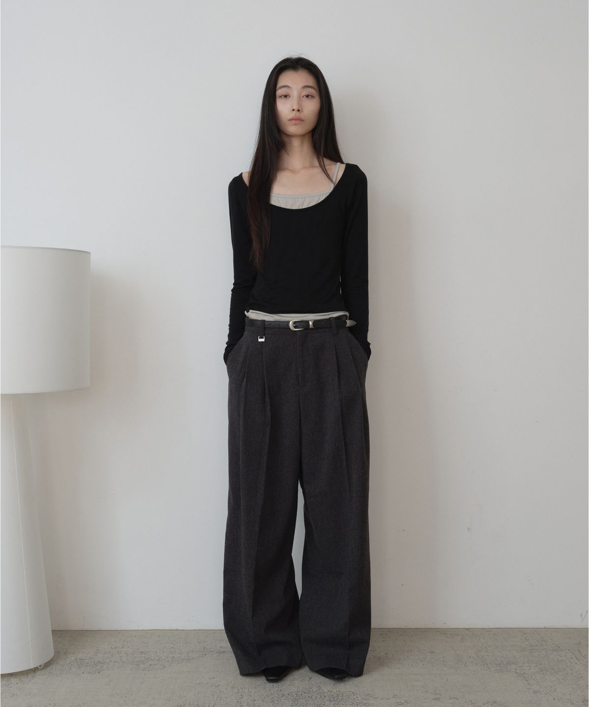 프롬웨얼(FROMWHERE) 클래식 울 와이드 슬랙스 Charcoal Grey