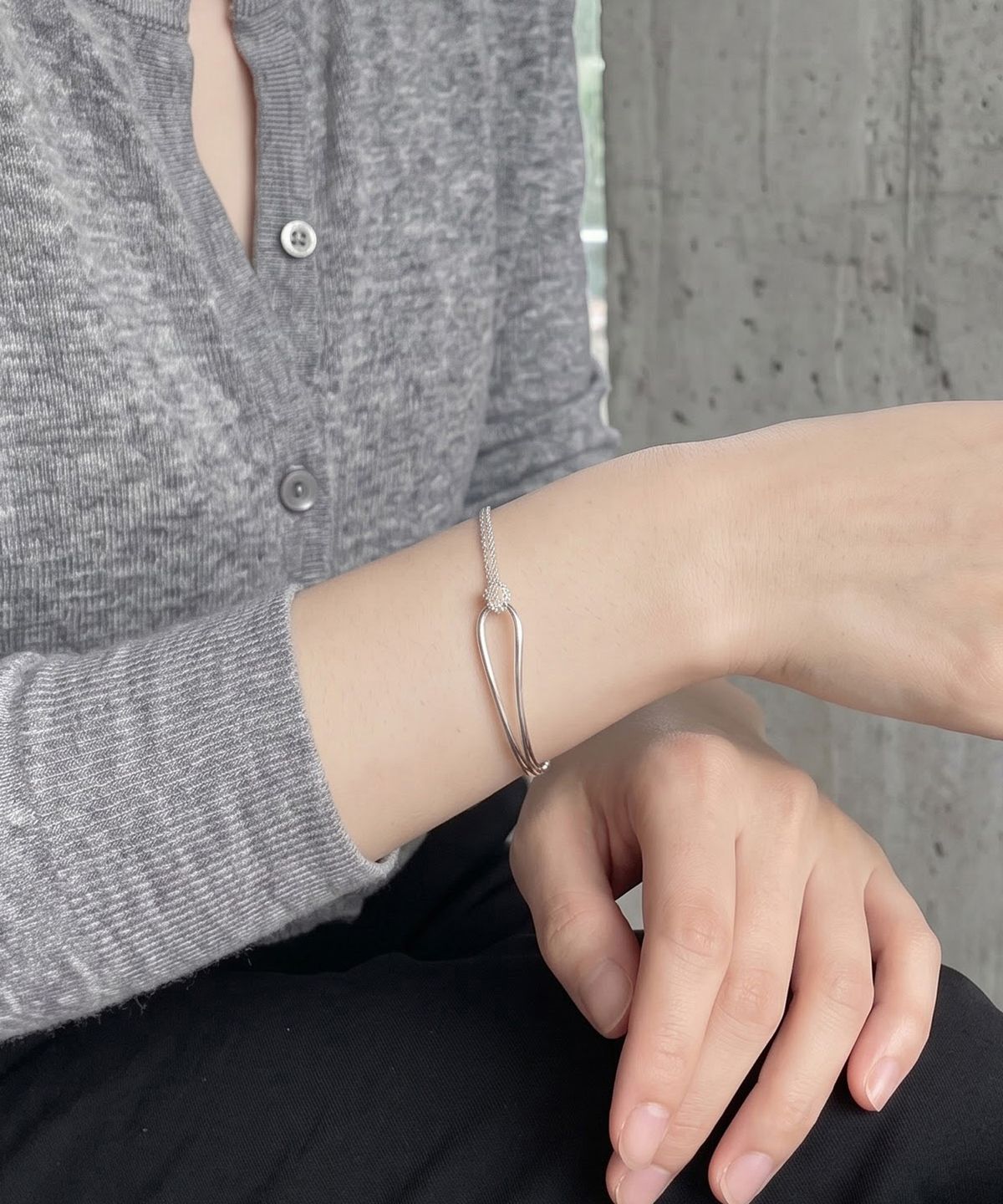 쥴리어스(JULIUS1) knot half bangle bracelet JSB-033