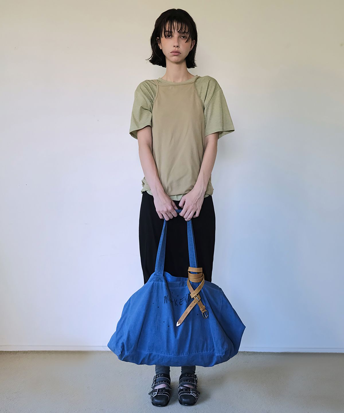 더블유케이엔디 프로젝트(WKND PROJECT) DIRTY WASHED SIGNATURE BAG (BLUE)