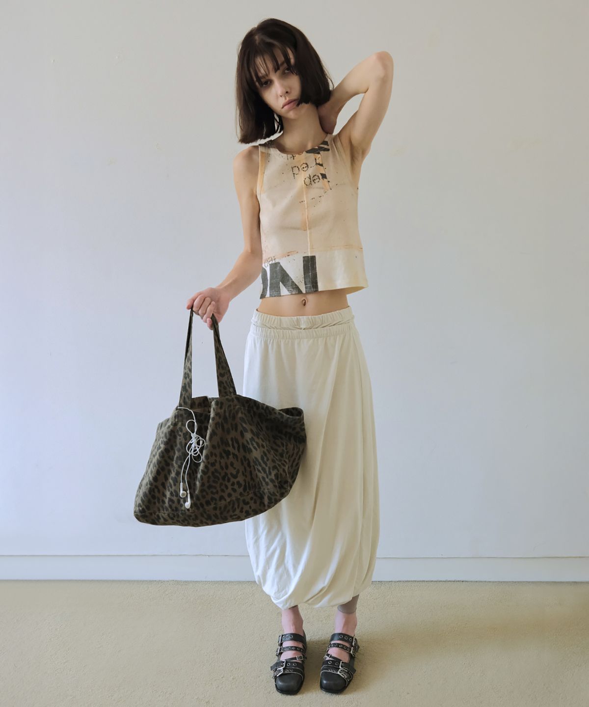 더블유케이엔디 프로젝트(WKND PROJECT) DIRTY WASHED SMALL BAG (LEOPARD REVERSIBLE)
