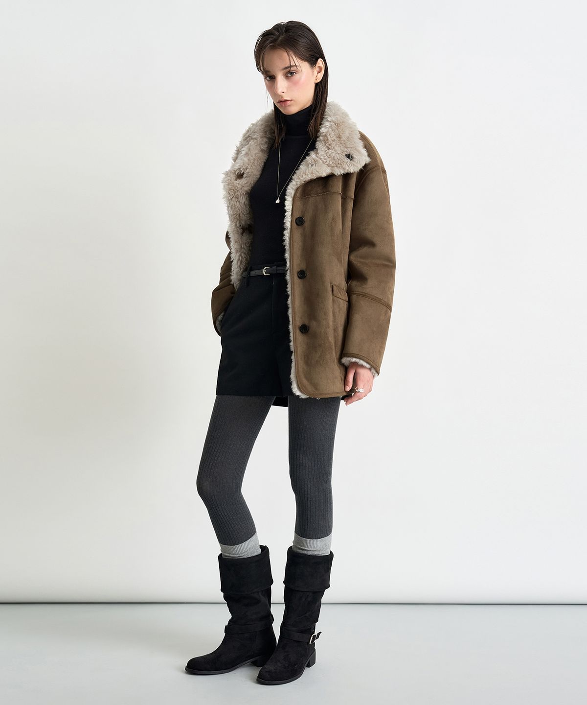 커스텀어클락 우먼(COSTUMEOCLOCK WOMAN) 스웨이드 리버시블 하프 무스탕 자켓 카멜 COWJK003CAMEL