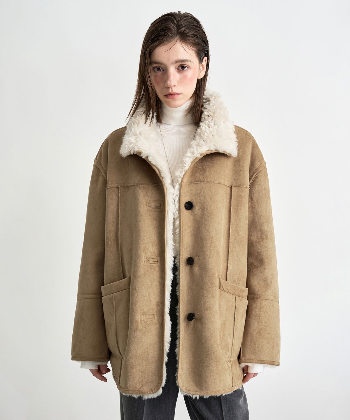 커스텀어클락 우먼(COSTUMEOCLOCK WOMAN) 스웨이드 리버시블 하프 무스탕 자켓 베이지 COWJK003BEIGE