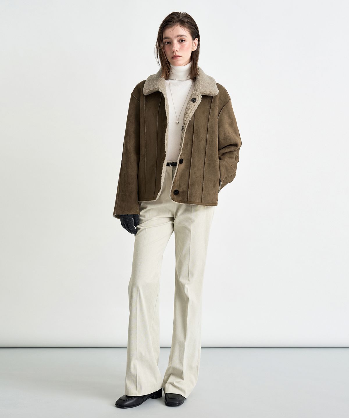 커스텀어클락 우먼(COSTUMEOCLOCK WOMAN) 스웨이드 리버시블 크롭 무스탕 자켓 카멜 COWJK002CAMEL