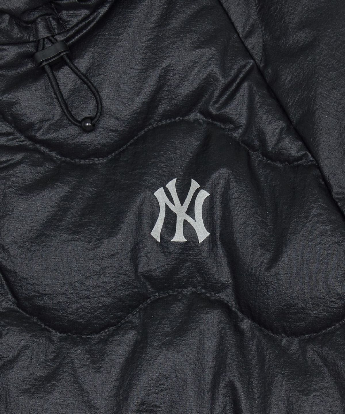 엠엘비(MLB) 여성 고프코어 웨이브 퀼팅 후드 경량 패딩 NY (Black)