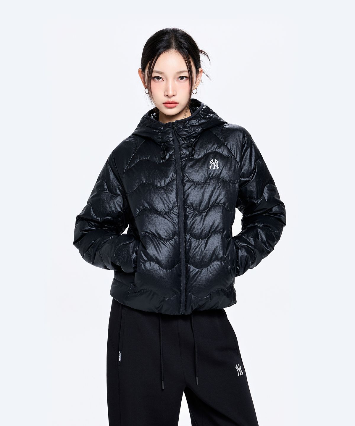 엠엘비(MLB) 여성 고프코어 웨이브 퀼팅 후드 경량 패딩 NY (Black)