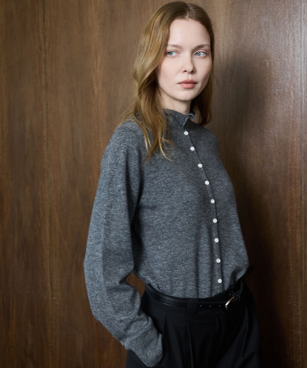 누토프(NUTOFFE) Mock Neck Cardigan_Charcoal