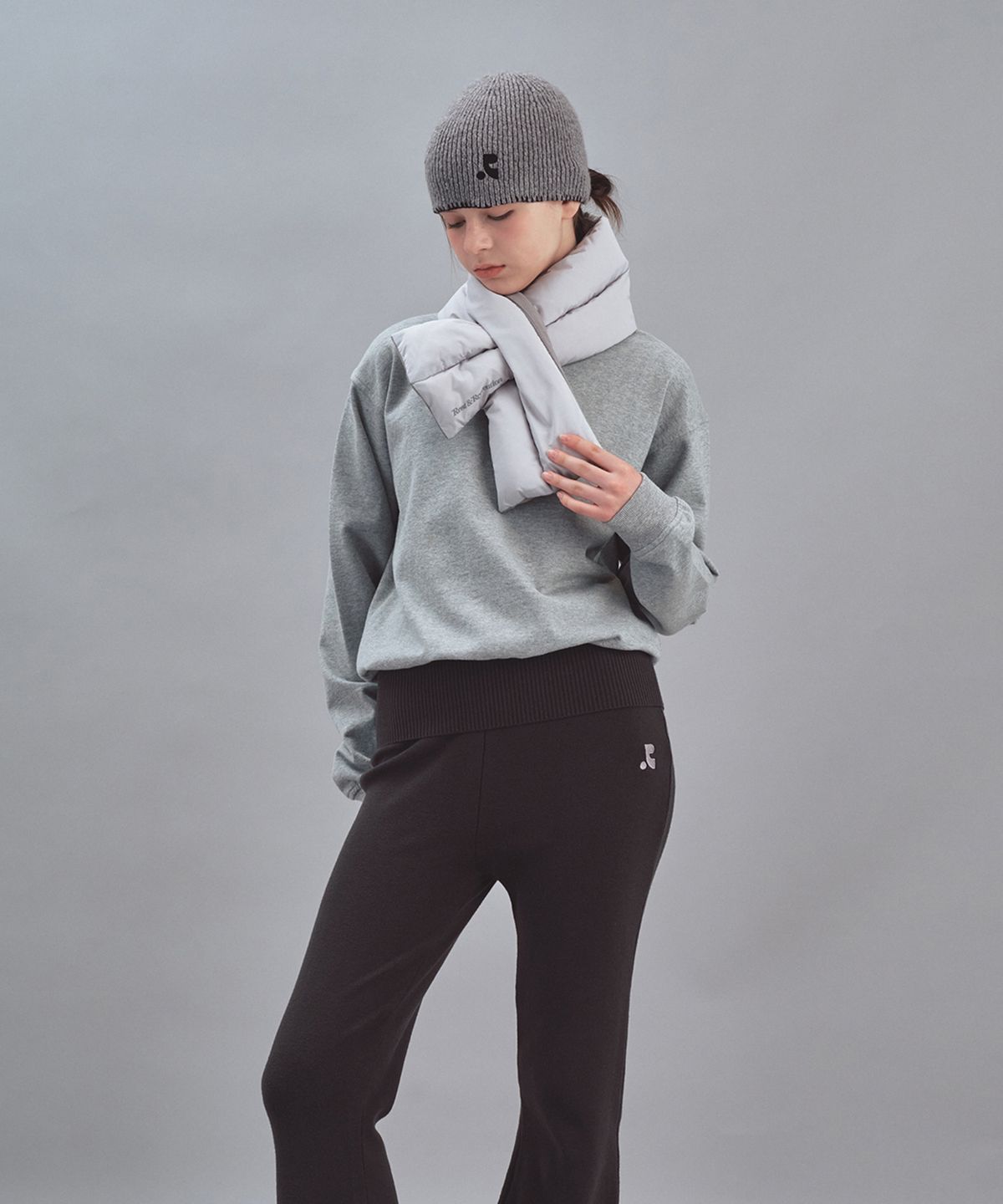 레스트앤레크레이션(REST&RECREATION) REVERSIBLE DOWN MUFFLER - LIGHT GREY