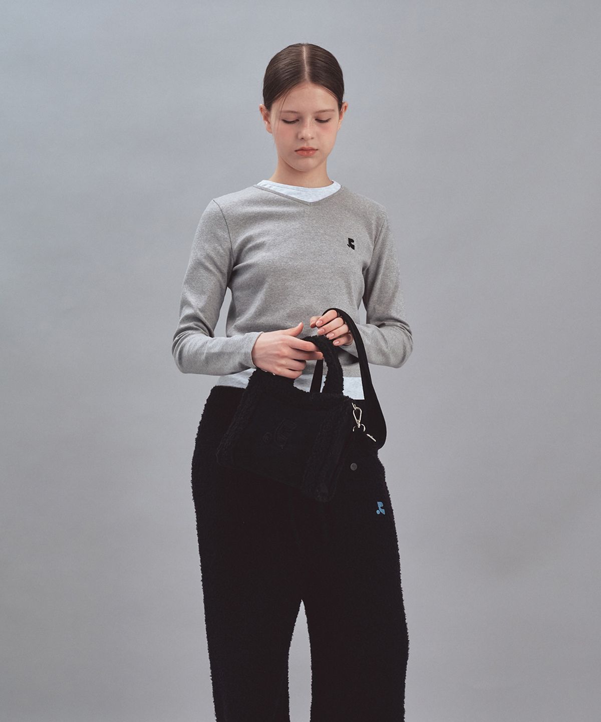 레스트앤레크레이션(REST&RECREATION) SUEDE LOGO MINI BAG - BLACK