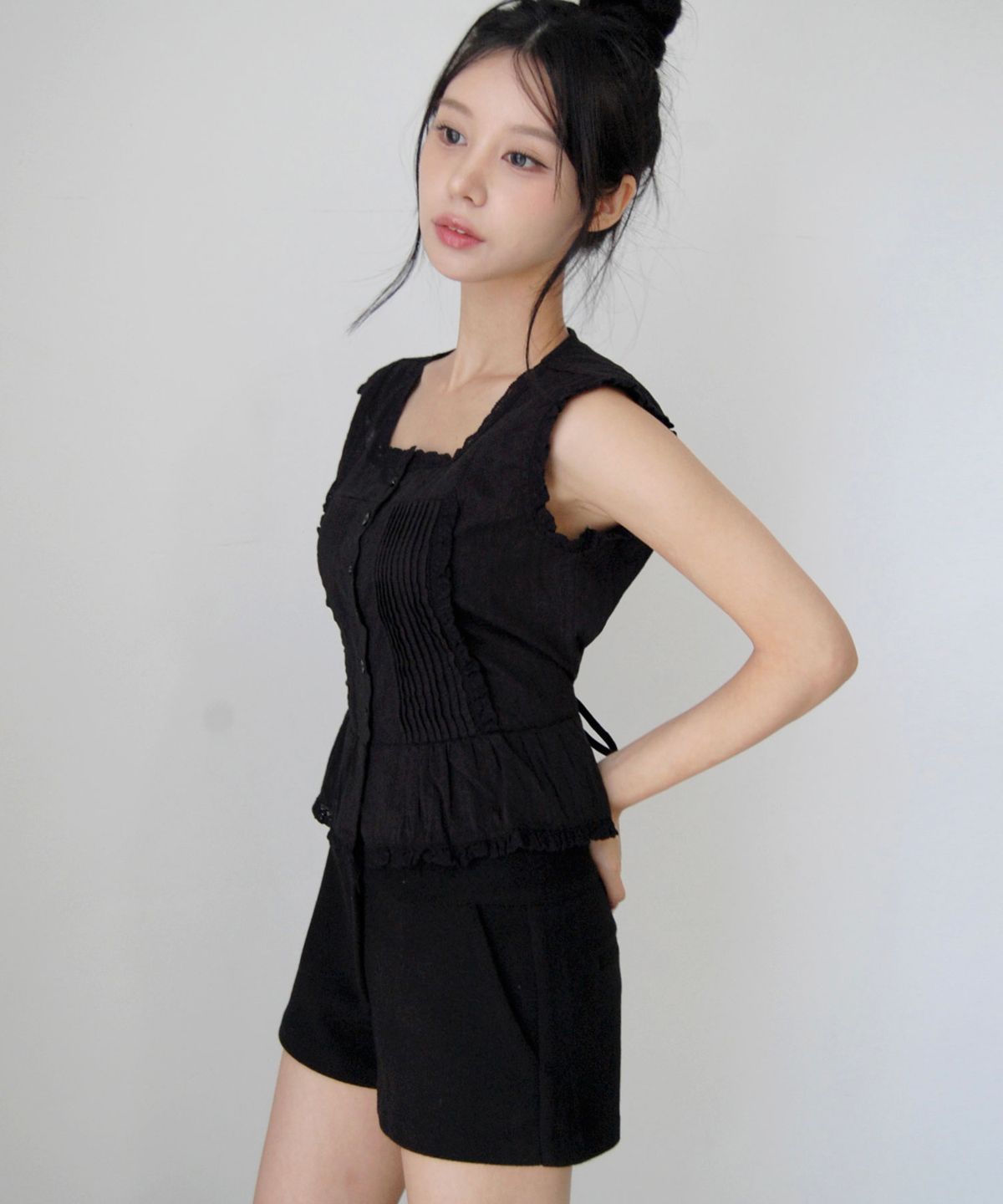 테테모치(TETEMOCHI) 프릴 레이어드 블라우스(BLACK)