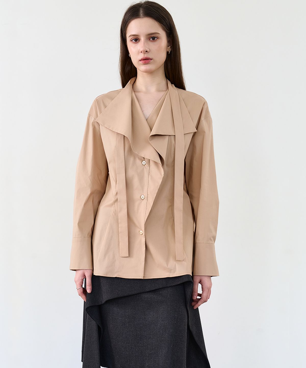 르이엘(LE YIEL) Ruffle Collar Shirt Blouse_Beige 러플 카라 셔츠 블라우스_베이지