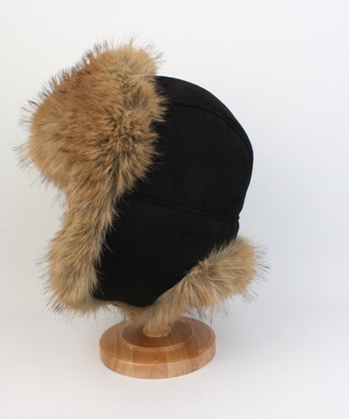 유니버셜 케미스트리(UNIVERSAL CHEMISTRY) Suade Fur Black Aviator Hat 귀달이모자