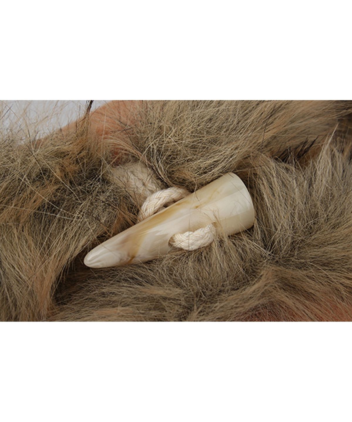 유니버셜 케미스트리(UNIVERSAL CHEMISTRY) Suade Fur Beige Aviator Hat 귀달이모자
