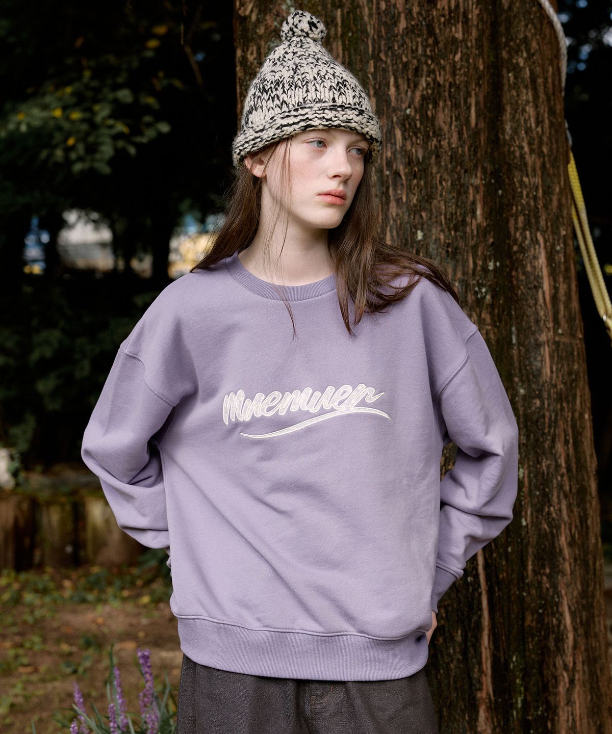 뮈뮈에르(MUEMUER) Muemuer Lace Patch Sweatshirt MU2699TS904M