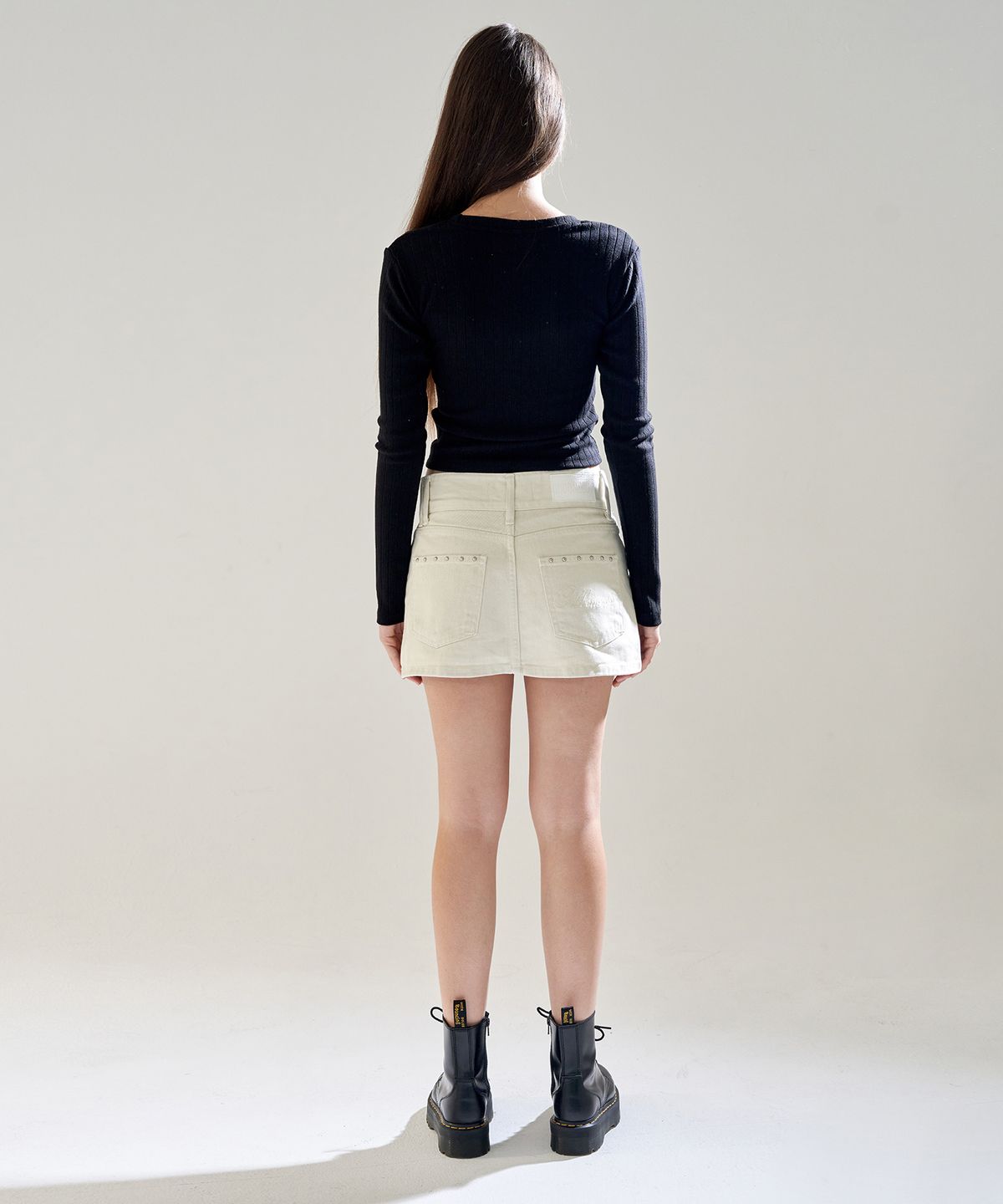 오드원아웃(ODDONEOUT) CATION DENIM STONE LOGO BELT SKIRT PANTS IVORY