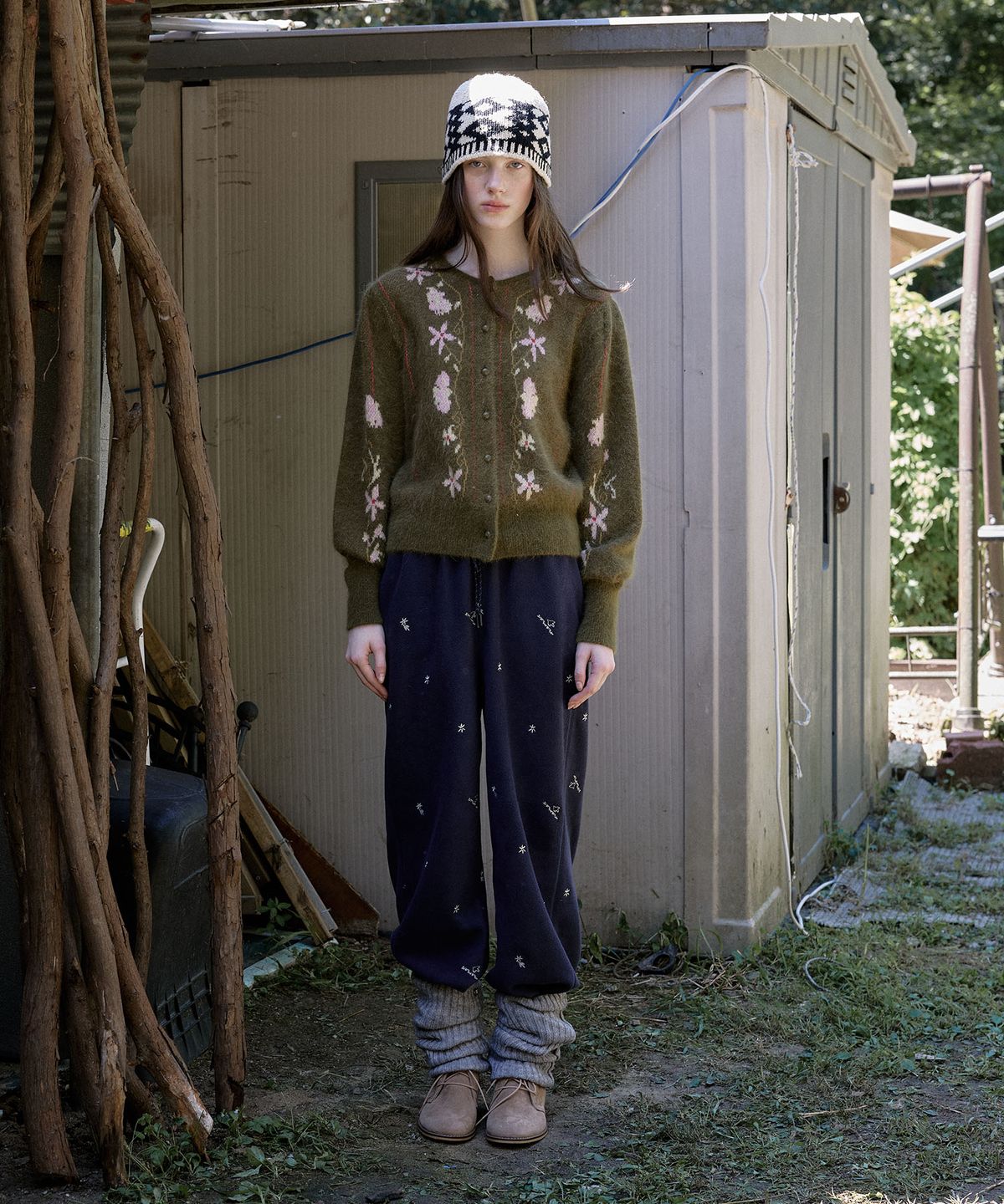 뮈뮈에르(MUEMUER) Bird Embroidered Fleece Pants MU2699PT901M