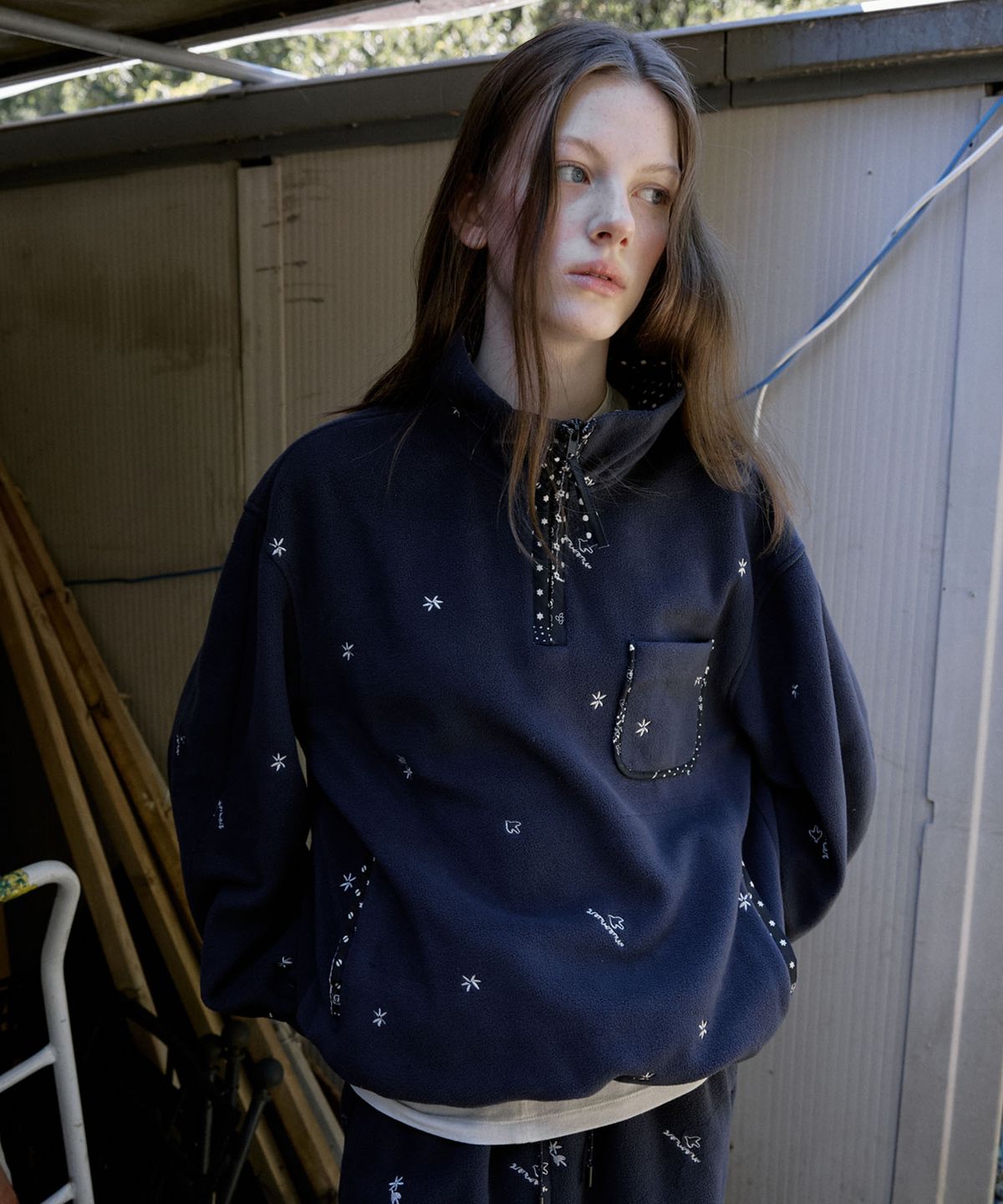 뮈뮈에르(MUEMUER) Bird Embroidered Fleece Anorak MU2699TS901M
