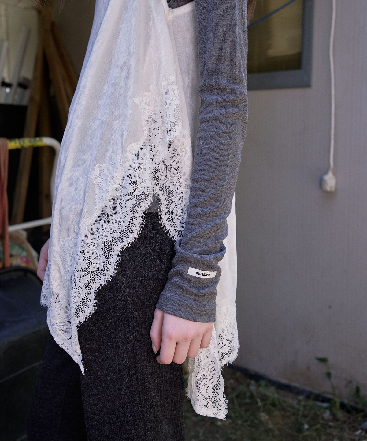 뮈뮈에르(MUEMUER) Velvet Lace Blouse MU2699BL903M
