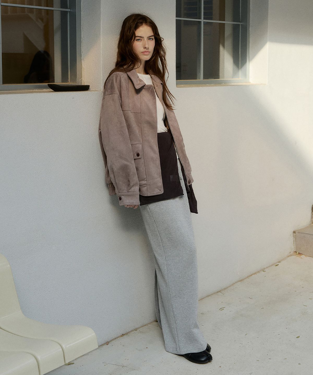 로브로브(LOVLOV) 마이 모먼트 스웨이드 봄버_TAUPE BROWN