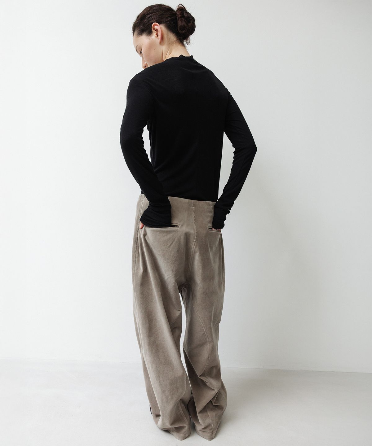오브헤덴(OPHEDEN) Velvet Corduroy Round Pants (khaki beige)