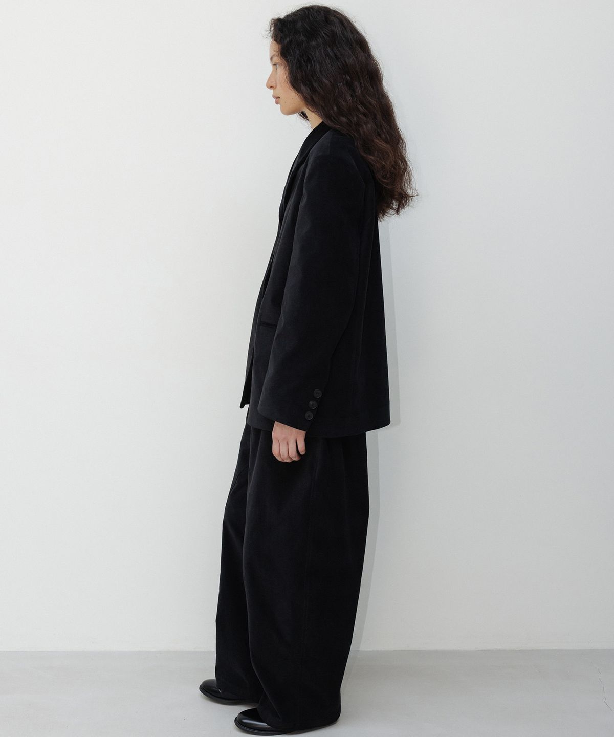 오브헤덴(OPHEDEN) Velvet Corduroy Round Pants (black)