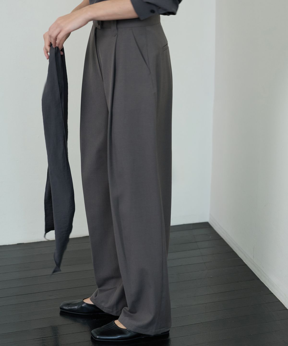 누토프(NUTOFFE) Soft Tapered Pants_Dark Gray