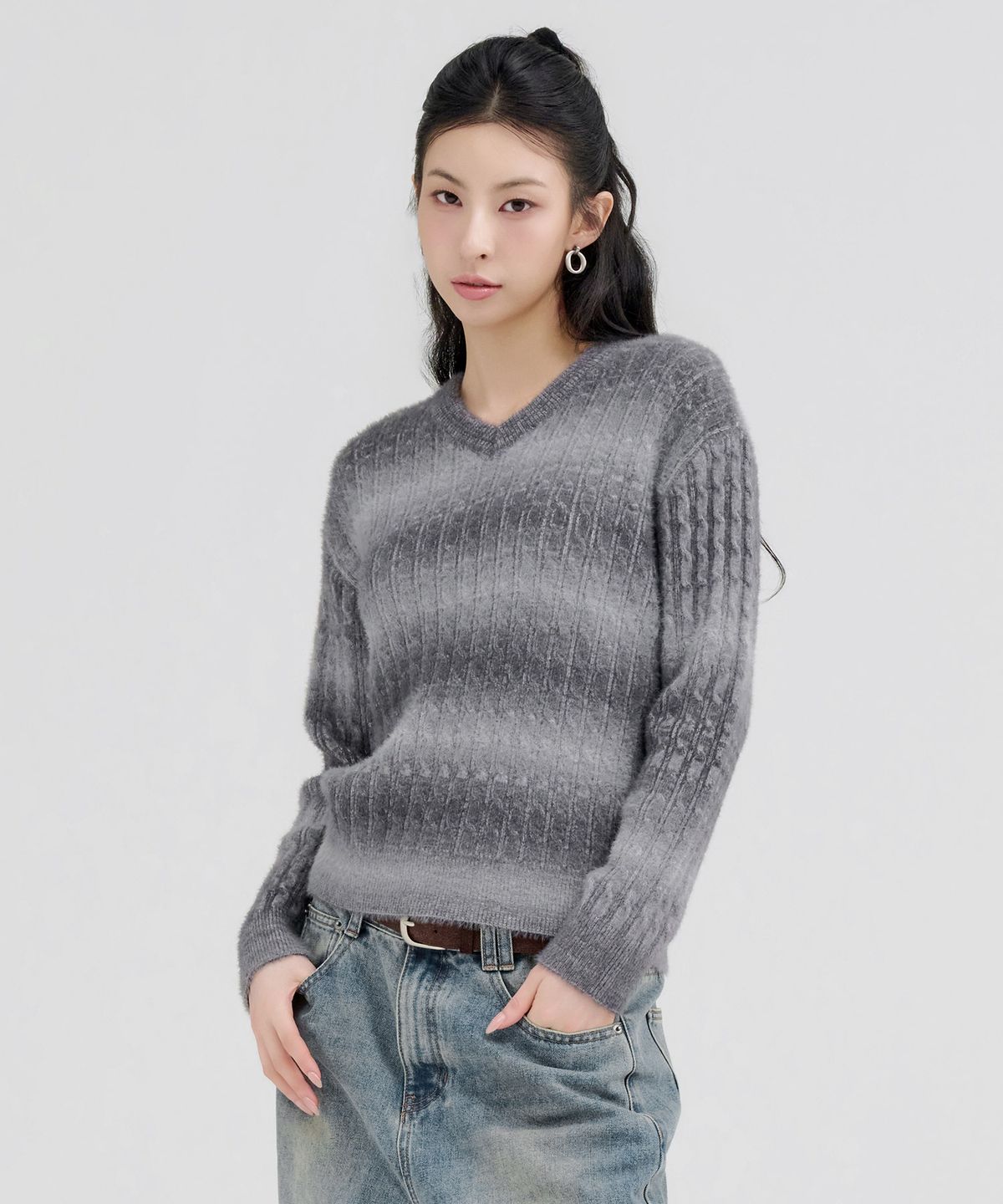 체이스컬트(CHASECULT) 여성 브이넥 날개사 스웨터-FFRG5276D03