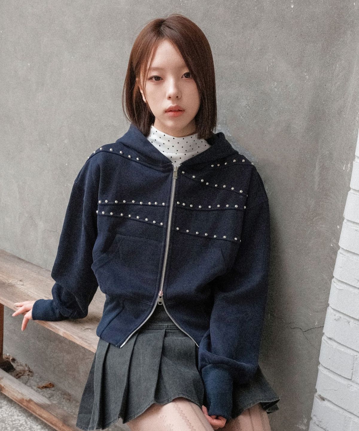 쿨키튼(KOOLKITTEN) 스터드 절개 후드 집업 2colors