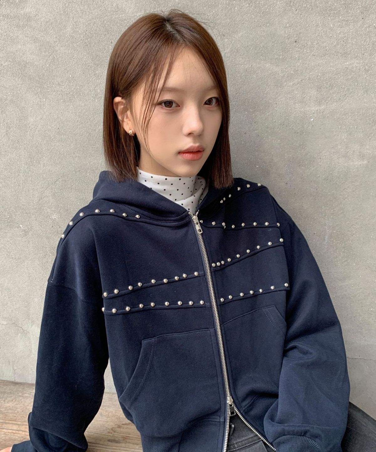쿨키튼(KOOLKITTEN) 스터드 절개 후드 집업 2colors