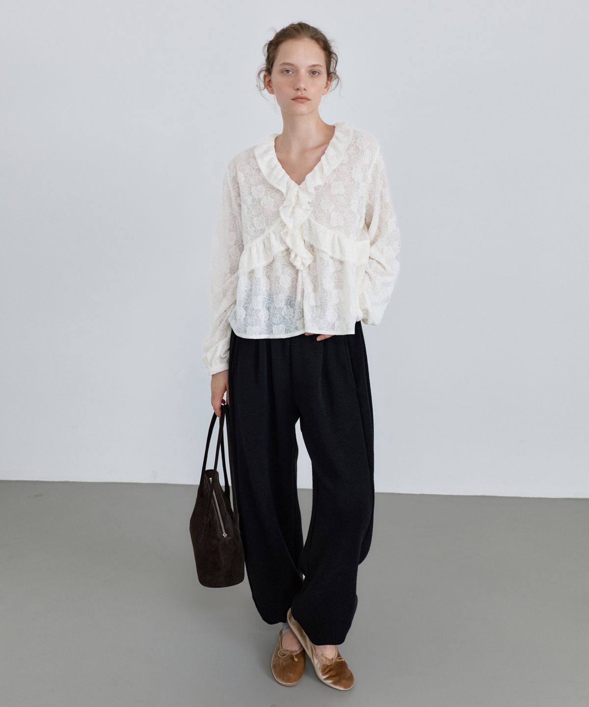 유라고(URAGO) Rose ruffle blouse