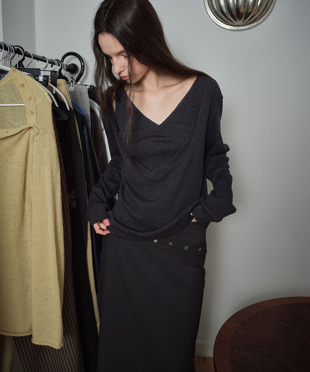 무드무스(MOODMOOSE) KADI SKIRT CHARCOAL [MMFA1SK42CH]