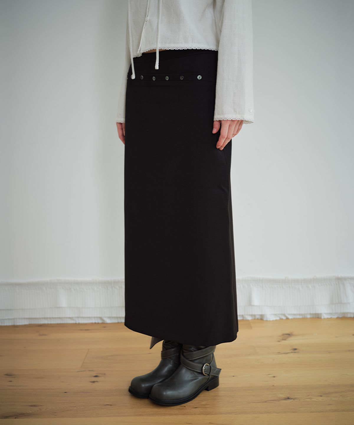 무드무스(MOODMOOSE) KADI SKIRT BLACK [MMFA1SK41BK]