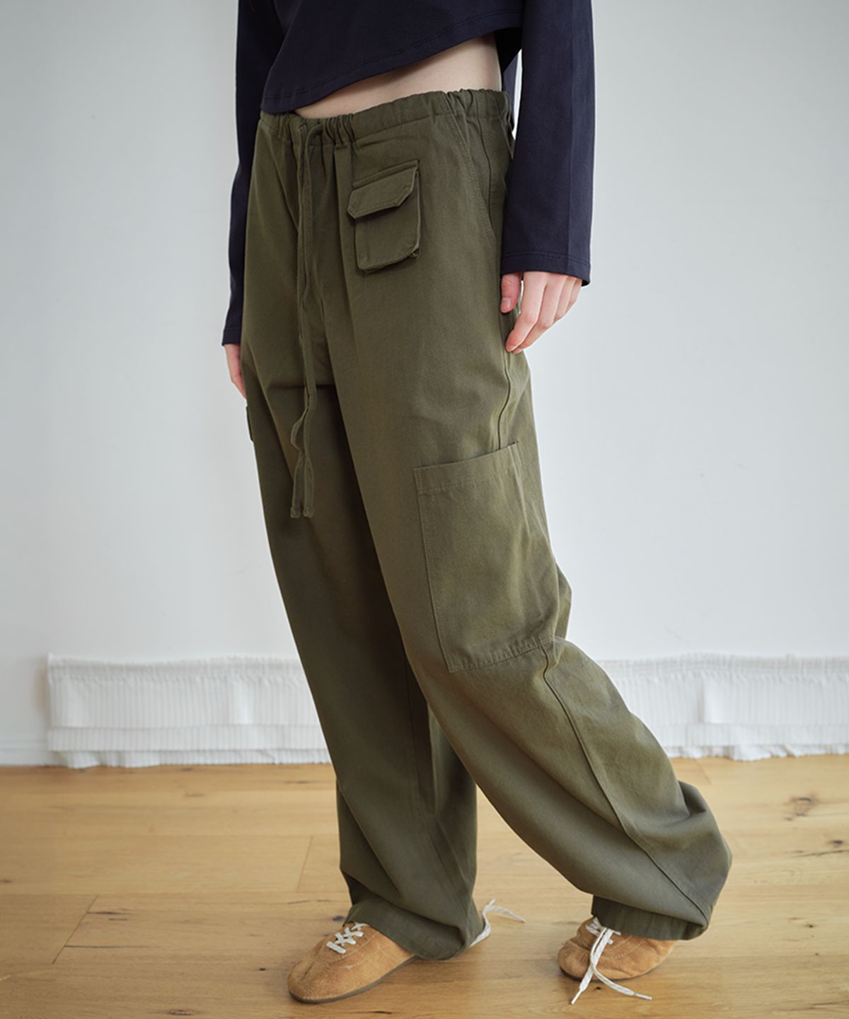 무드무스(MOODMOOSE) COONY PANT KHAKI [MMFA1PT33KH]