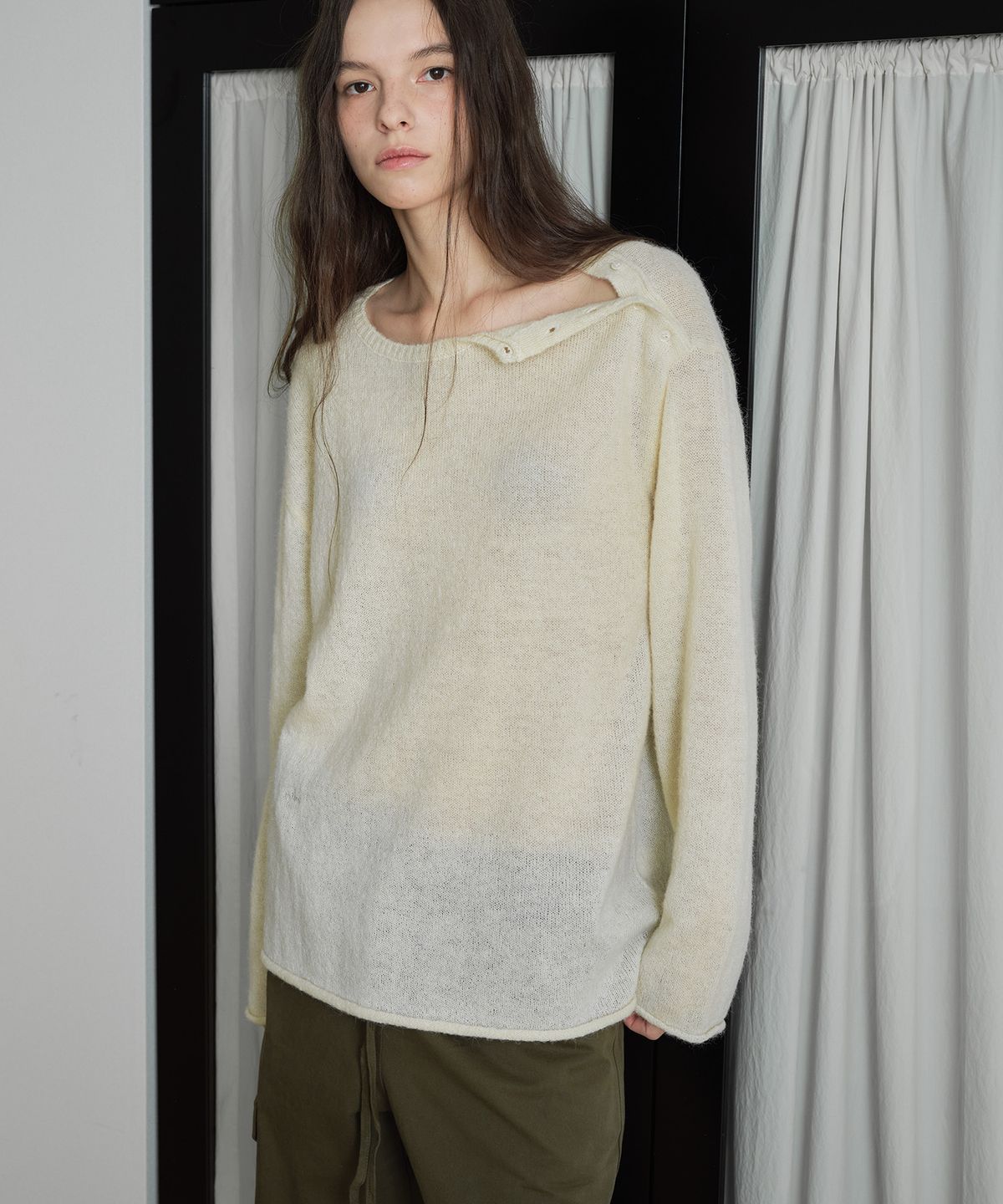 무드무스(MOODMOOSE) BUTTON KNIT CREAM [MMFA1KN19CR]