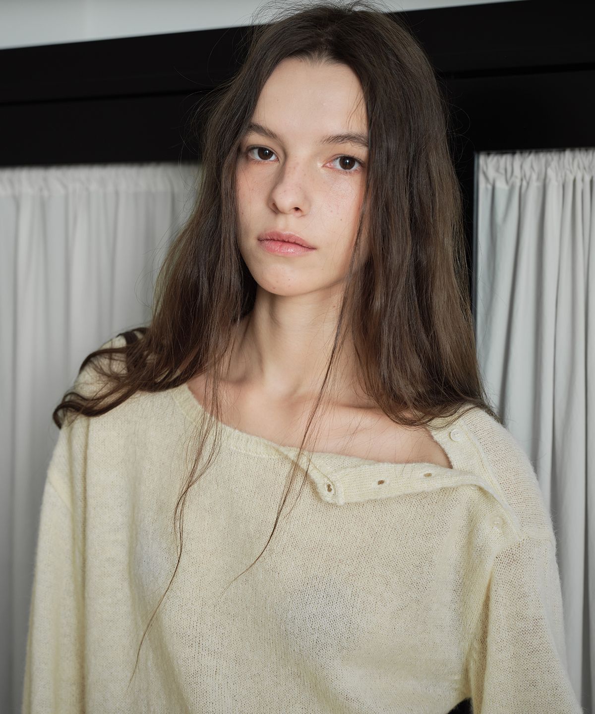무드무스(MOODMOOSE) BUTTON KNIT CREAM [MMFA1KN19CR]