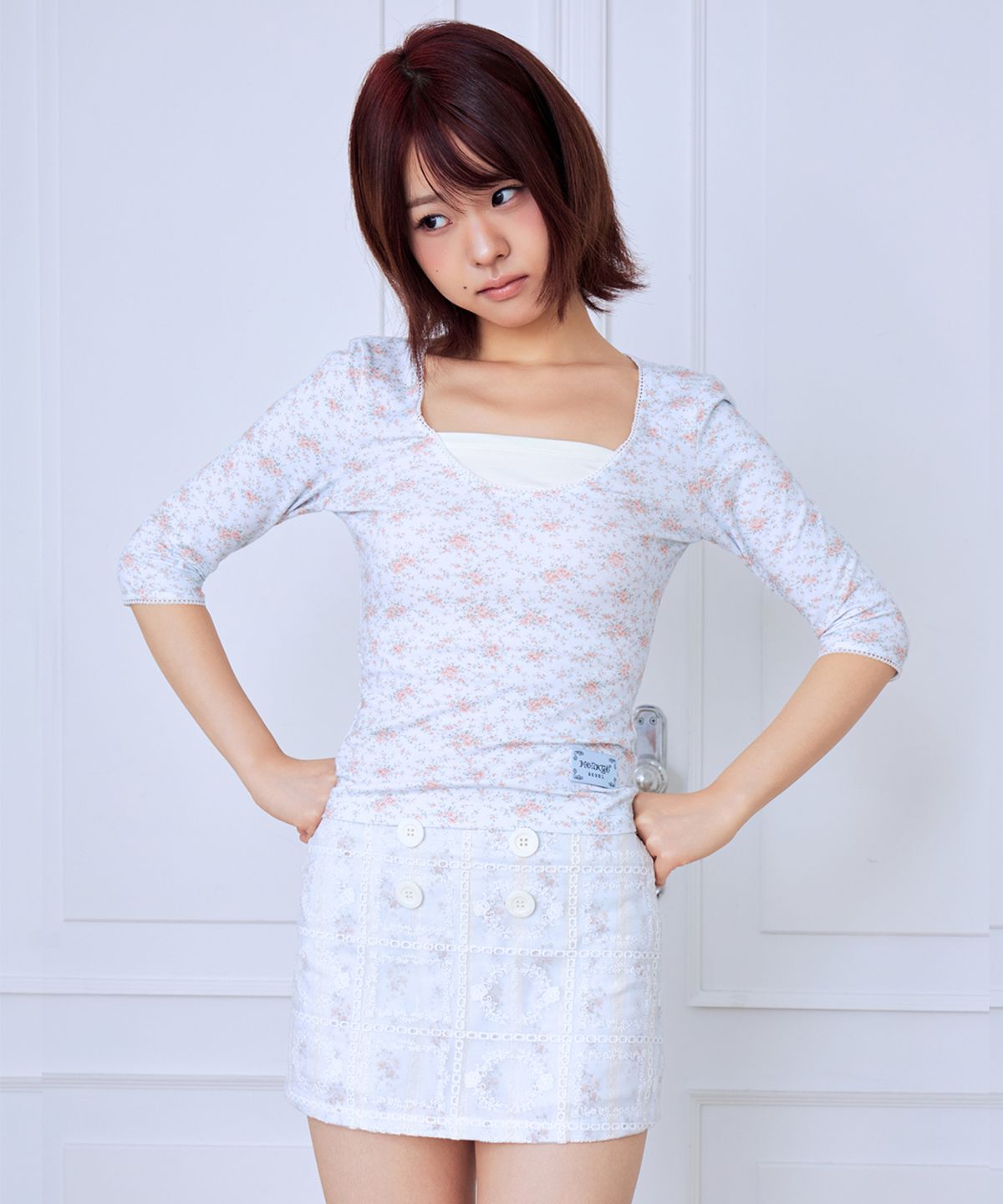 혼쿄(HONKYO) Layered Floral Lacey Half Tee