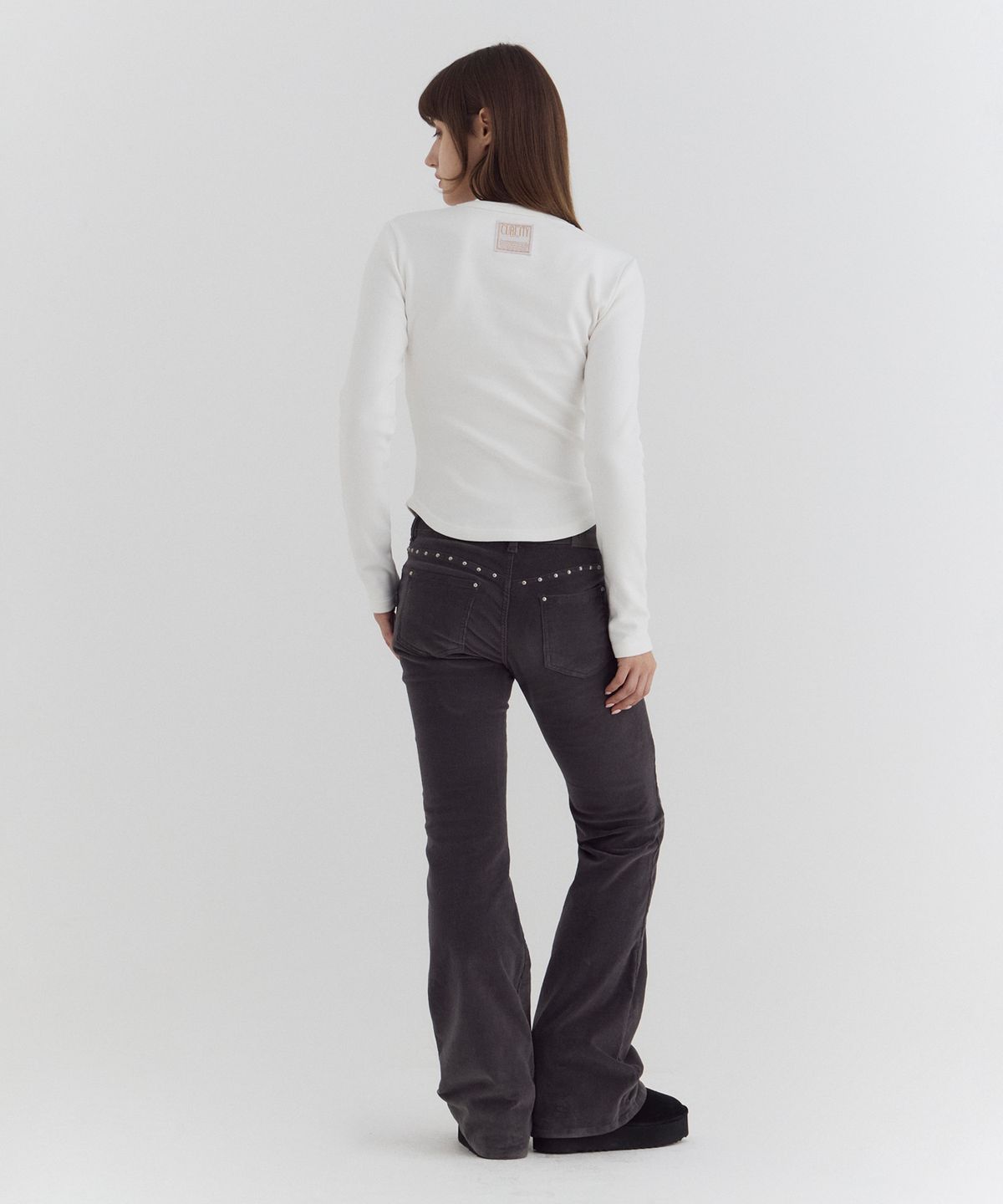 큐리티(CURETTY) C DOME STUD CORDUROY BOOTCUT PANTS_CHARCOAL