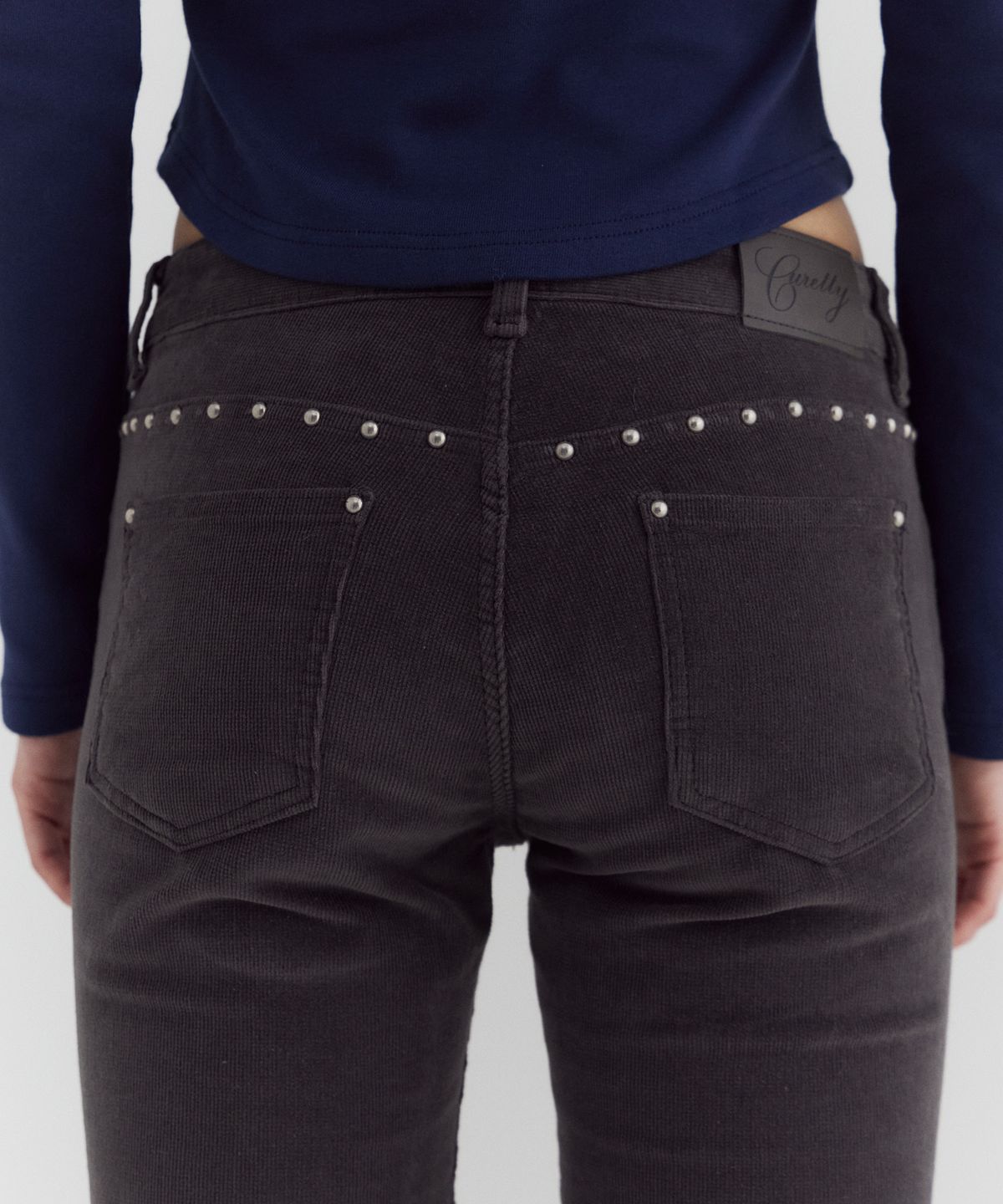 큐리티(CURETTY) C DOME STUD CORDUROY BOOTCUT PANTS_CHARCOAL