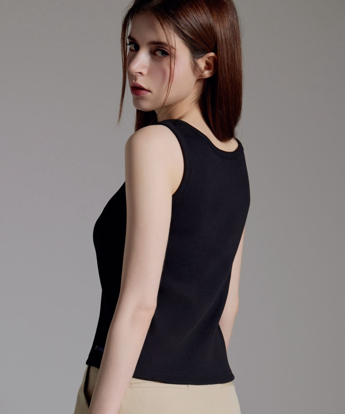 오드페리(ODDPERI) Eyelet sleeveless