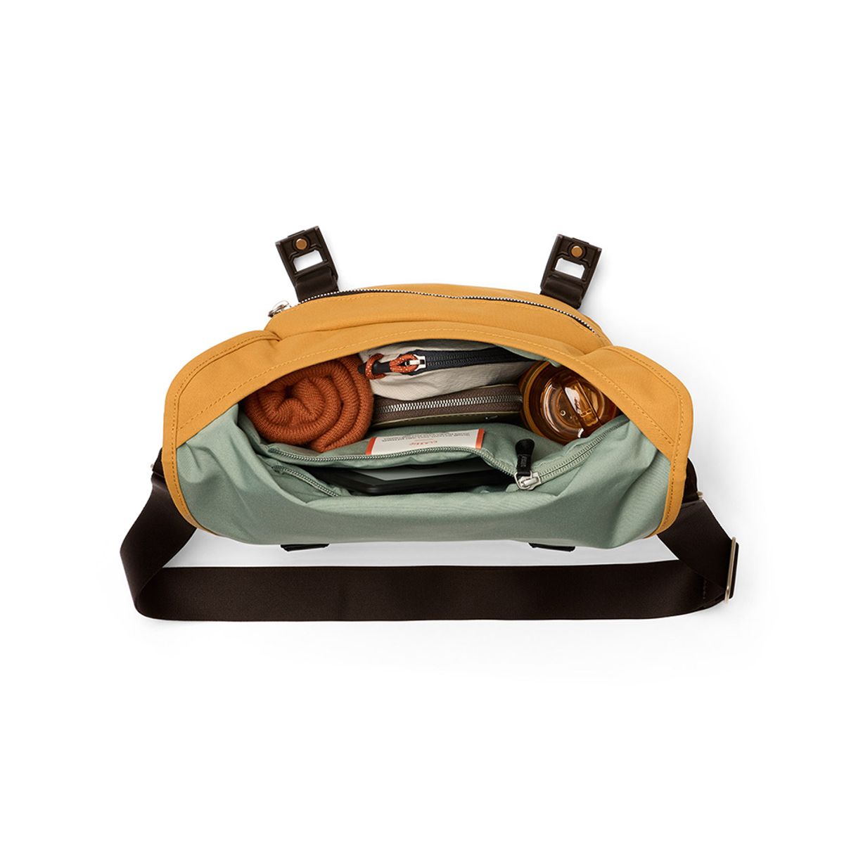 벨로이(BELLROY) 클래식 메신저백 6L(BCYB-CML-244) - 카멜