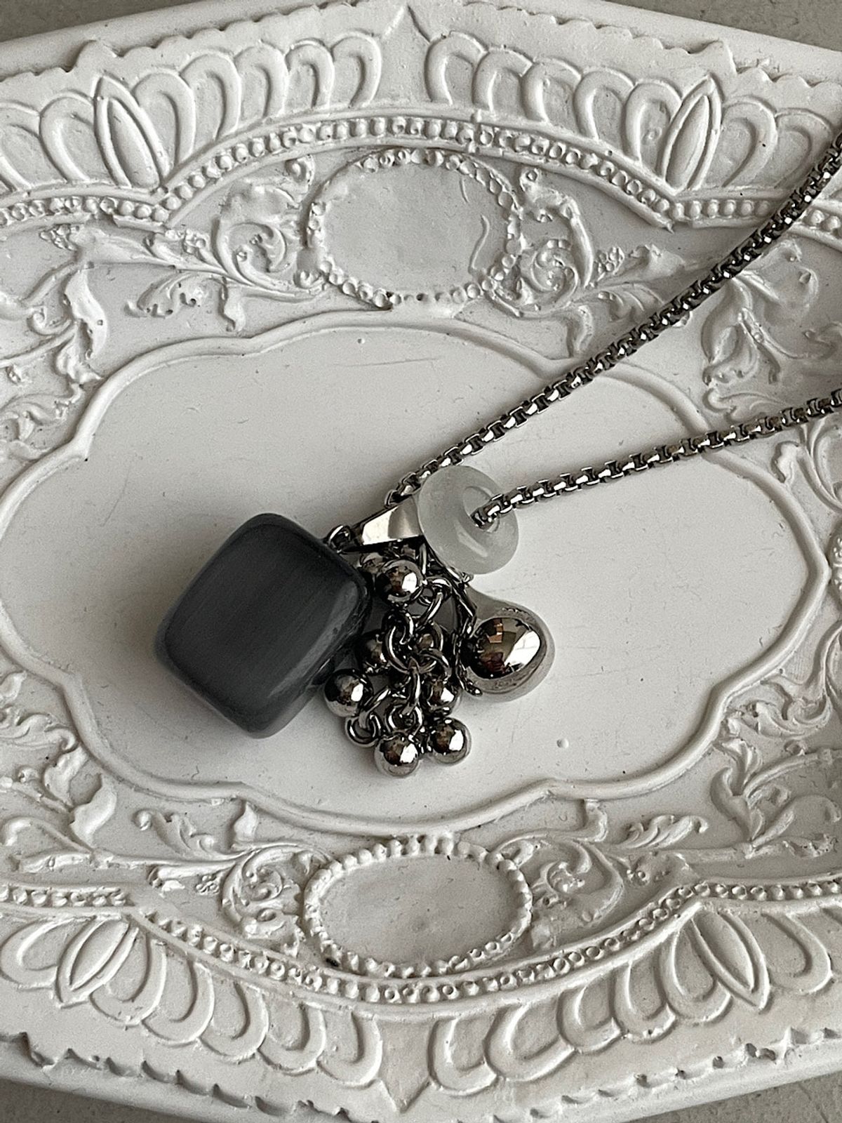 아포엠(APOEM) Smoky Ash Drop Necklace
