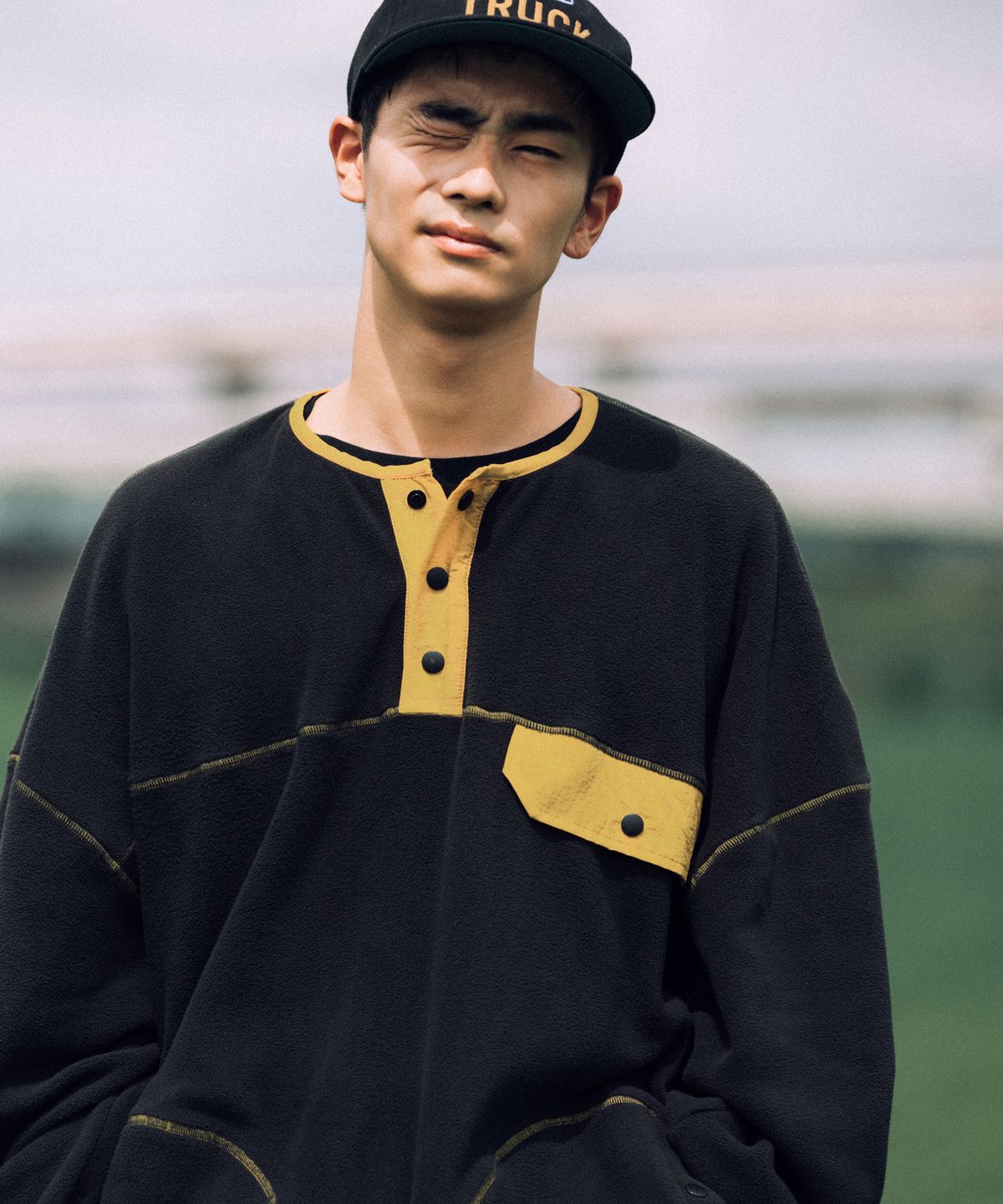 앵글런(ANGLAN) Two-Tone Fleece Pullover - Black
