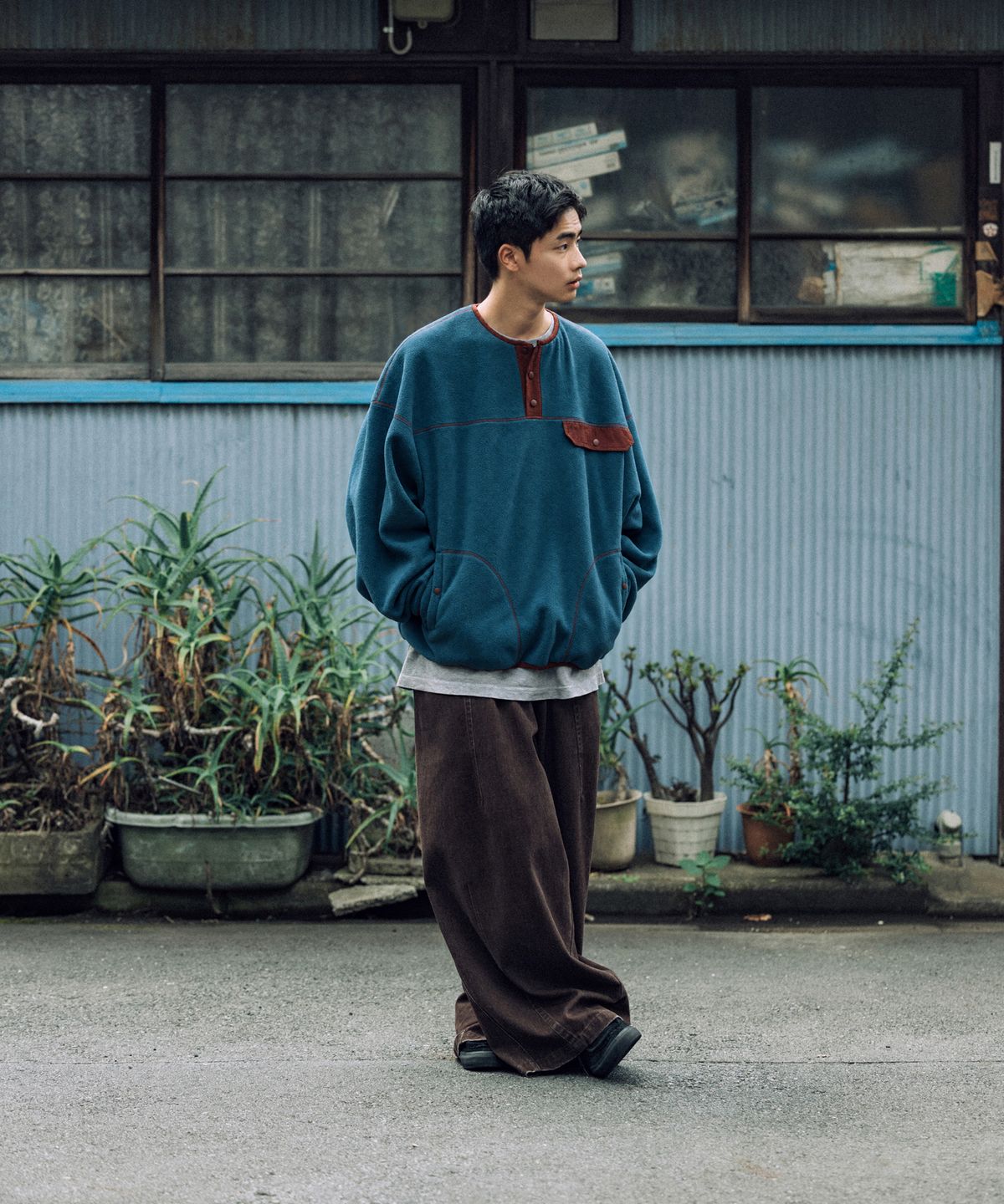 앵글런(ANGLAN) Two-Tone Fleece Pullover - Blue