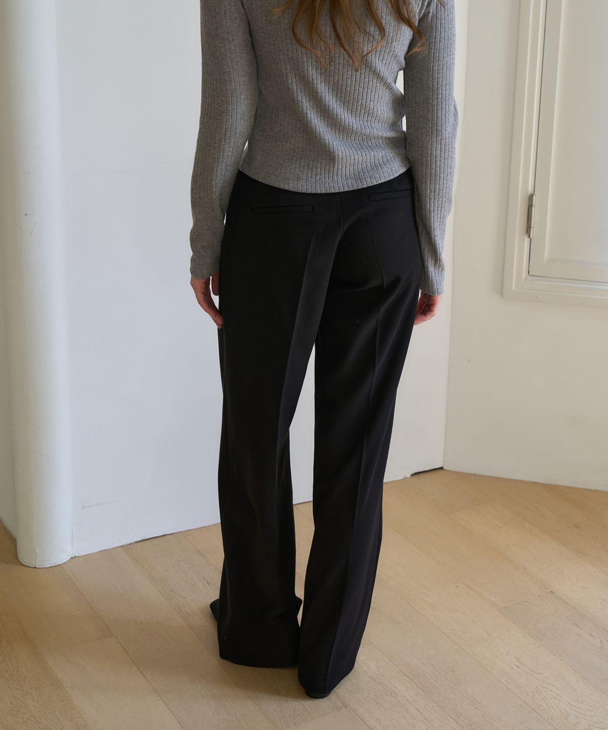 드헤베(DEHEVE) Two-Tuck Relaxed Pants [Black]