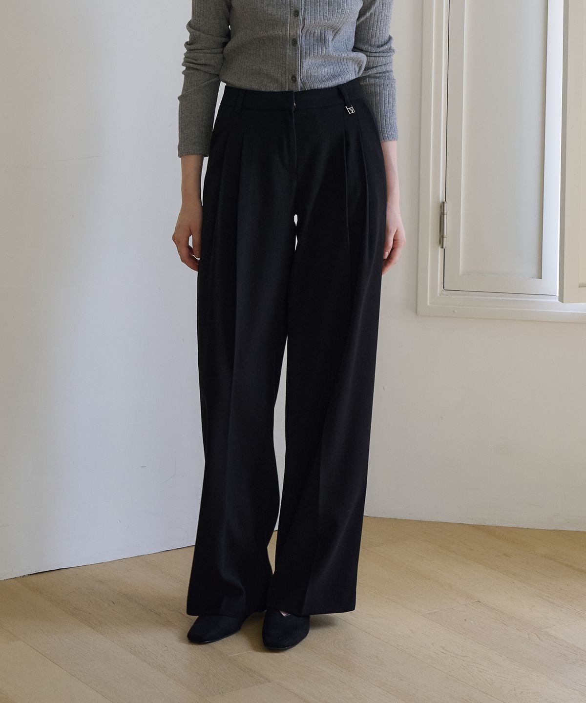 드헤베(DEHEVE) Two-Tuck Relaxed Pants [Black]