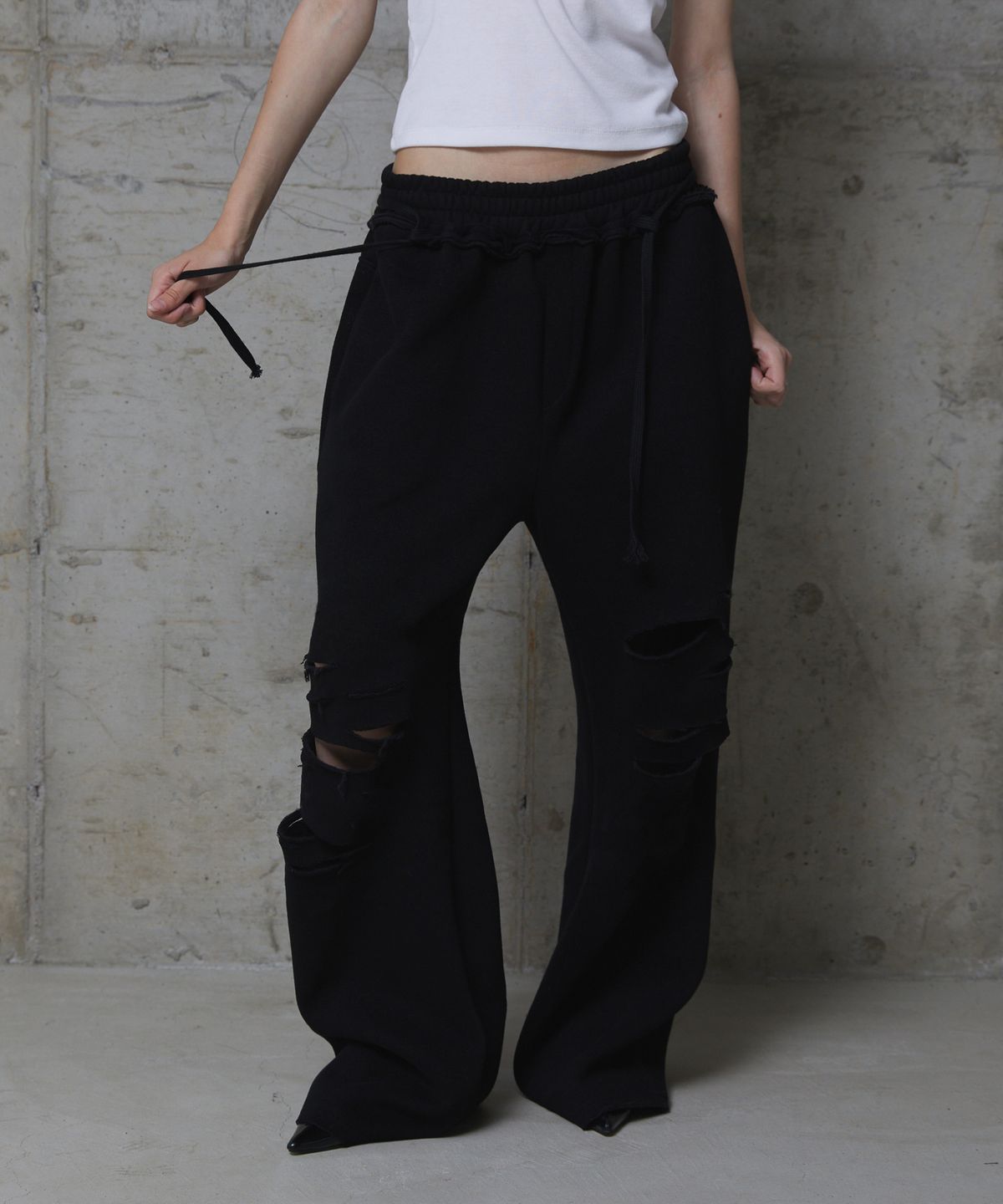 분트(VOONT) Distressed Wide Pants (BLACK)