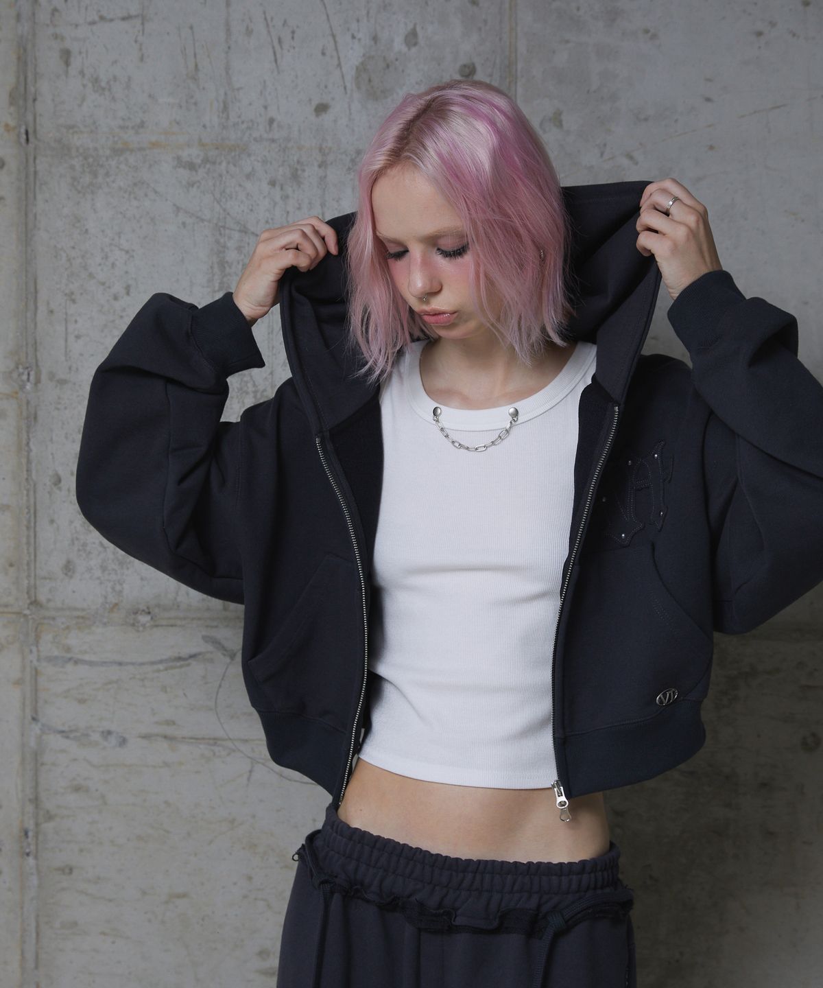 분트(VOONT) Faded Patch Hood Zip-Up (DARK GRAY)