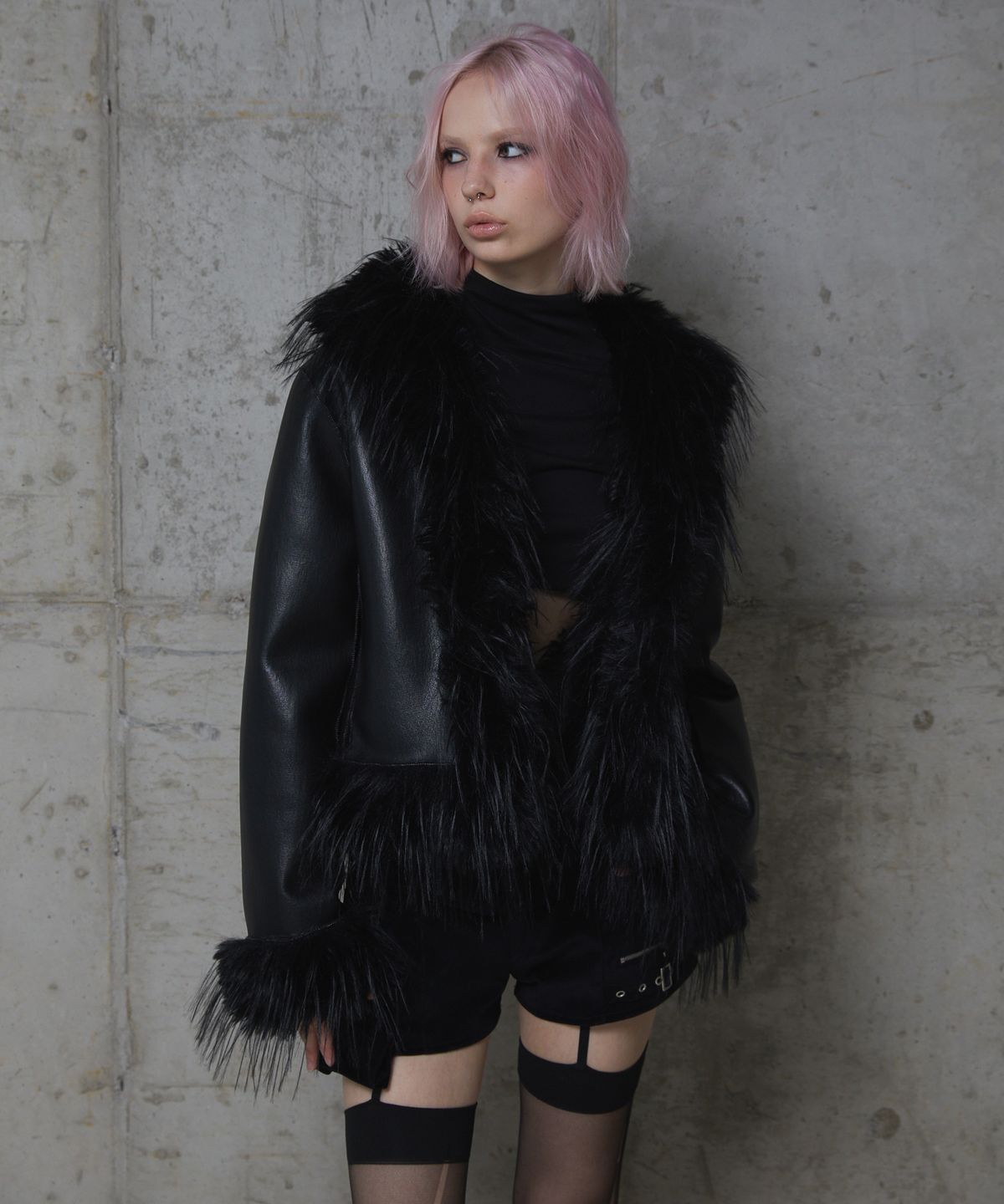 분트(VOONT) Reversible Shearling Mustang Coat (BLACK)