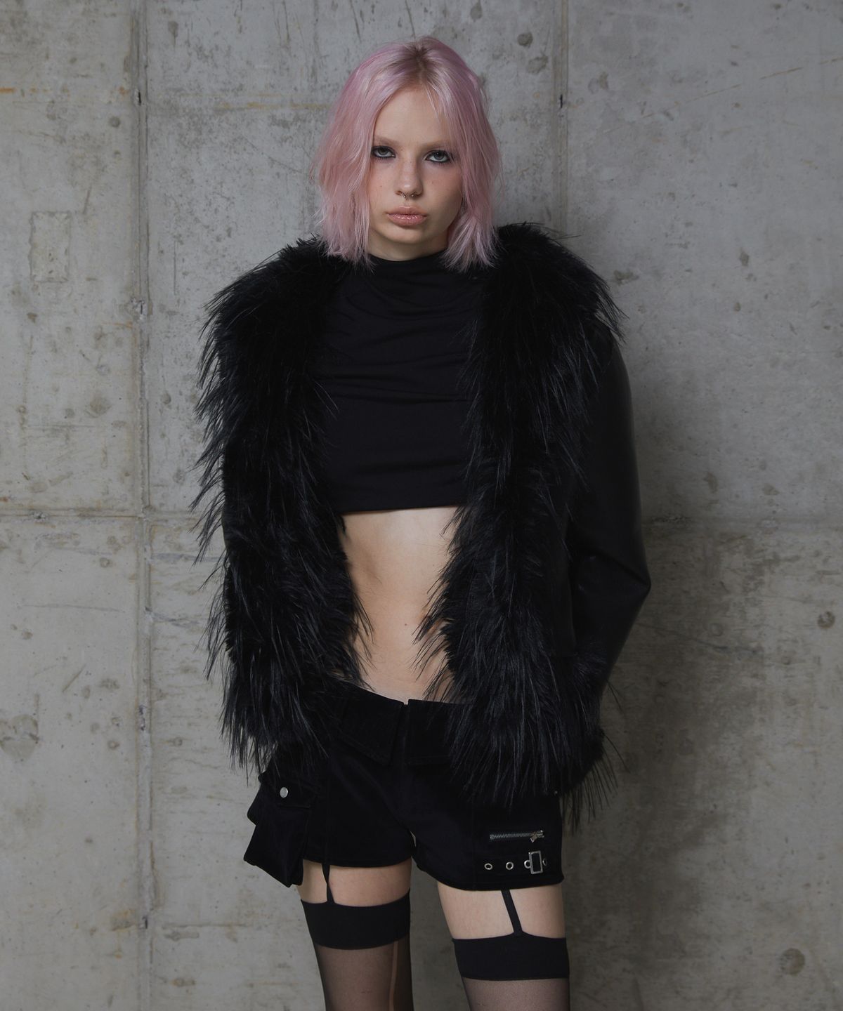 분트(VOONT) Reversible Shearling Mustang Coat (BLACK)